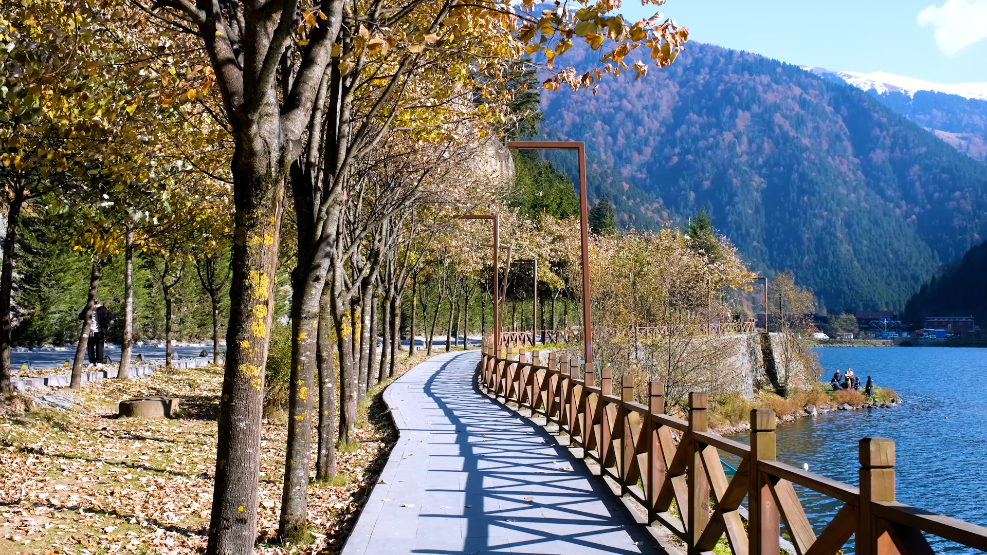 UZUNGÖL’ÜN ÇEVRESİ KAÇAK YAPILARDAN TEMİZLENECEK