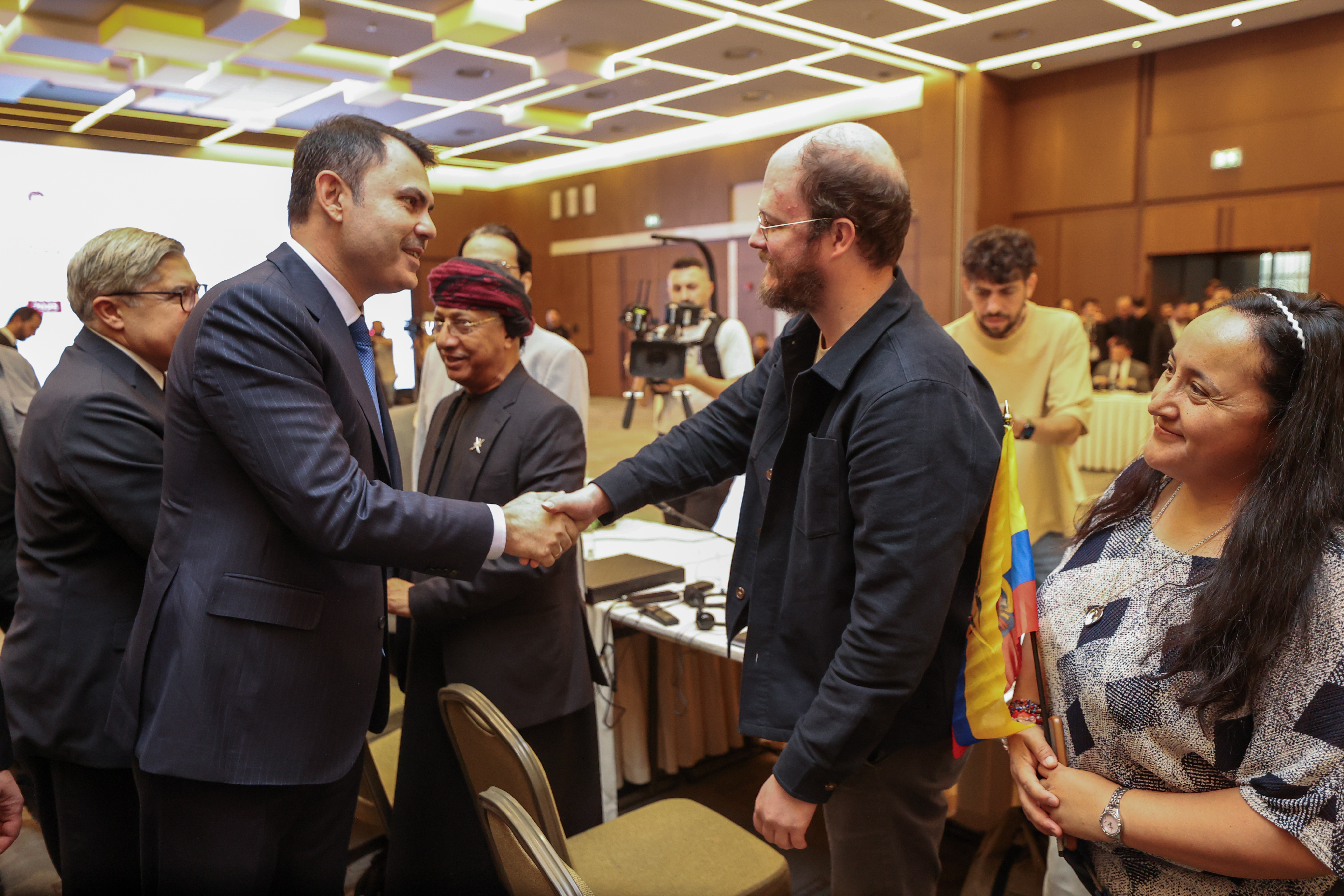 YABANCI GAZETECİLERDEN ASRIN İNŞA SEFERBERLİĞİNE ÖVGÜ