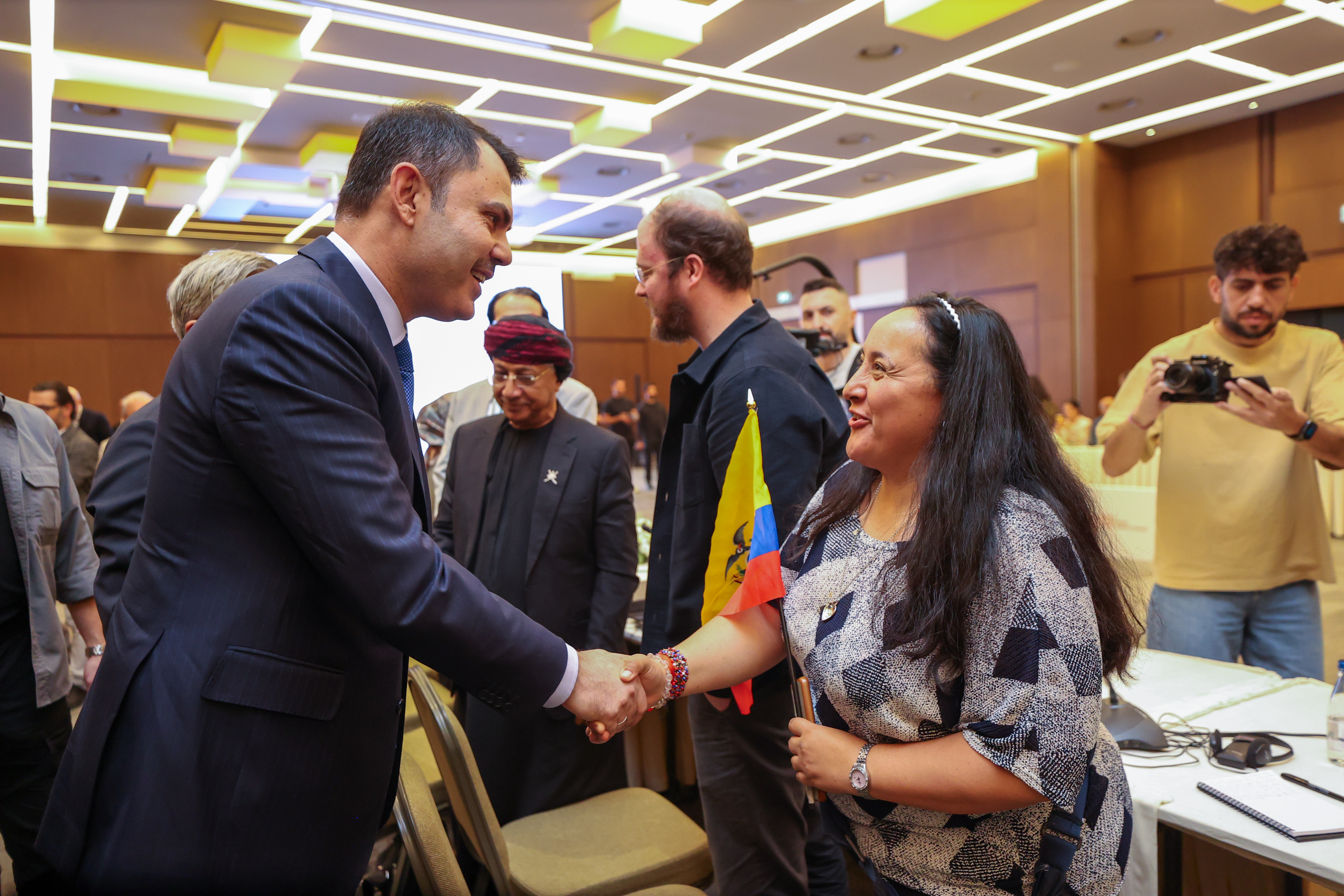 YABANCI GAZETECİLERDEN ASRIN İNŞA SEFERBERLİĞİNE ÖVGÜ