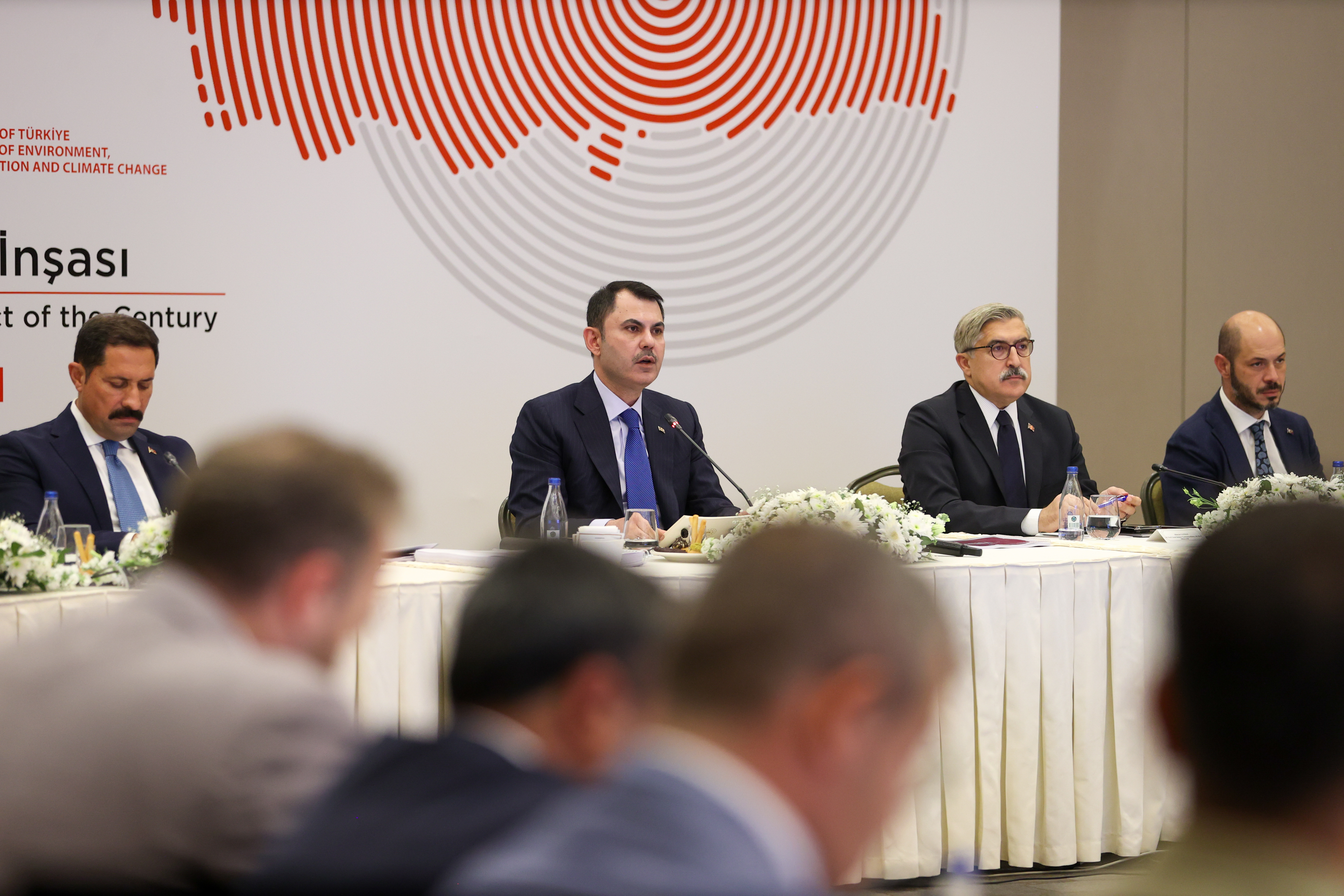 YABANCI GAZETECİLERDEN ASRIN İNŞA SEFERBERLİĞİNE ÖVGÜ