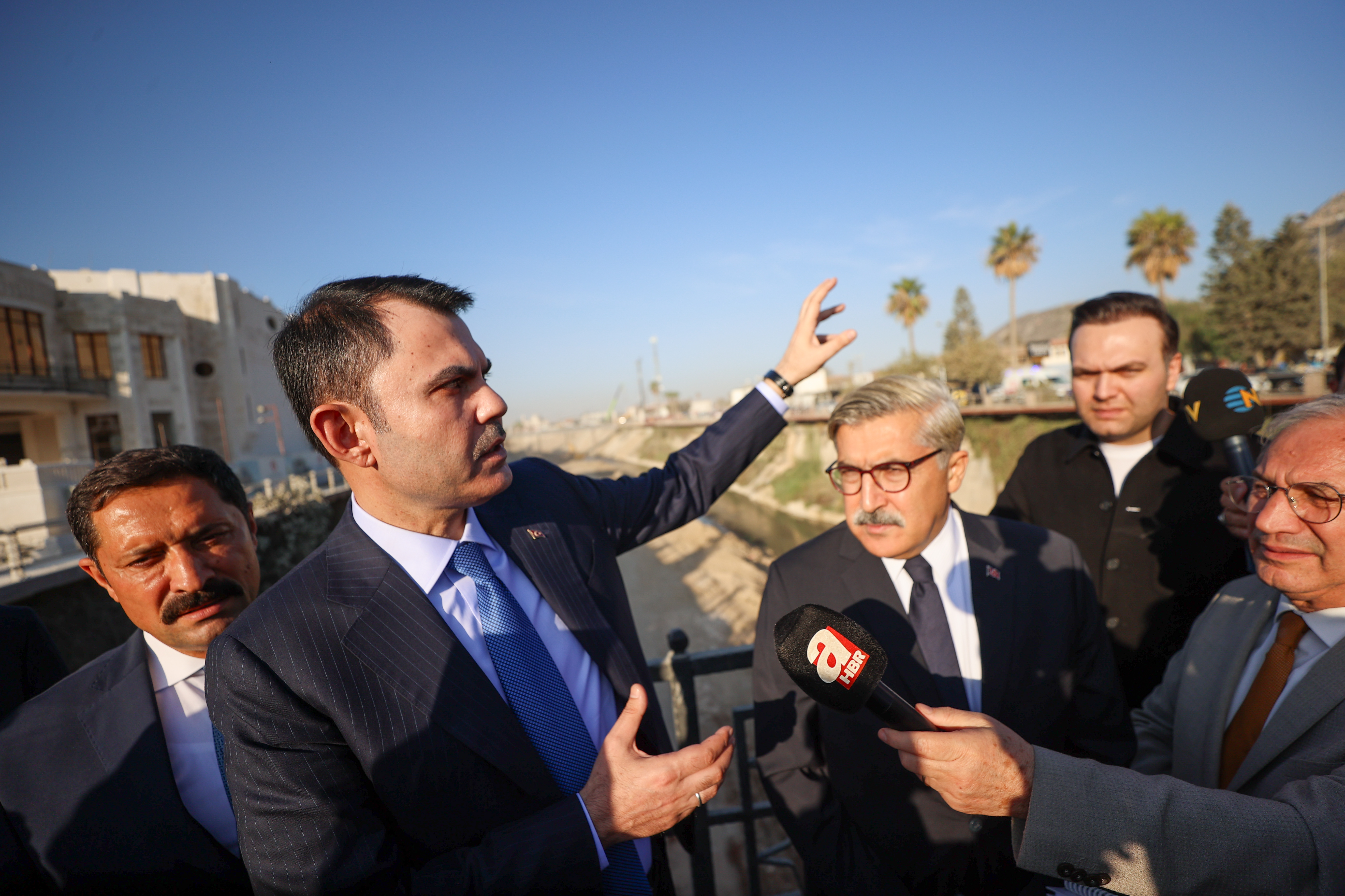 YABANCI GAZETECİLERDEN ASRIN İNŞA SEFERBERLİĞİNE ÖVGÜ