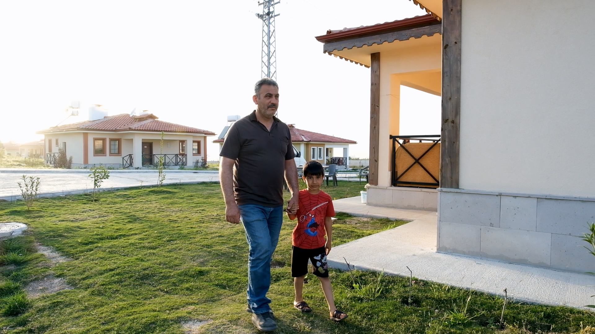 YENİ EVİNE KAVUŞAN HATAYLI DEPREMZEDE EMİN SÖZER: “DEVLET HİÇBİR ZAMAN VATANDAŞINI UNUTMAZ”