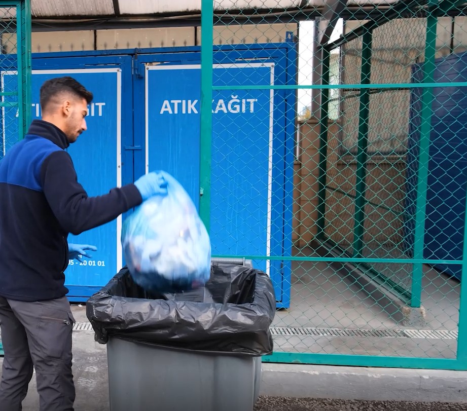 YEŞİL SERTİFİKALI BAKANLIK BİNASI SIFIR ATIKTA ÖNCÜ OLDU