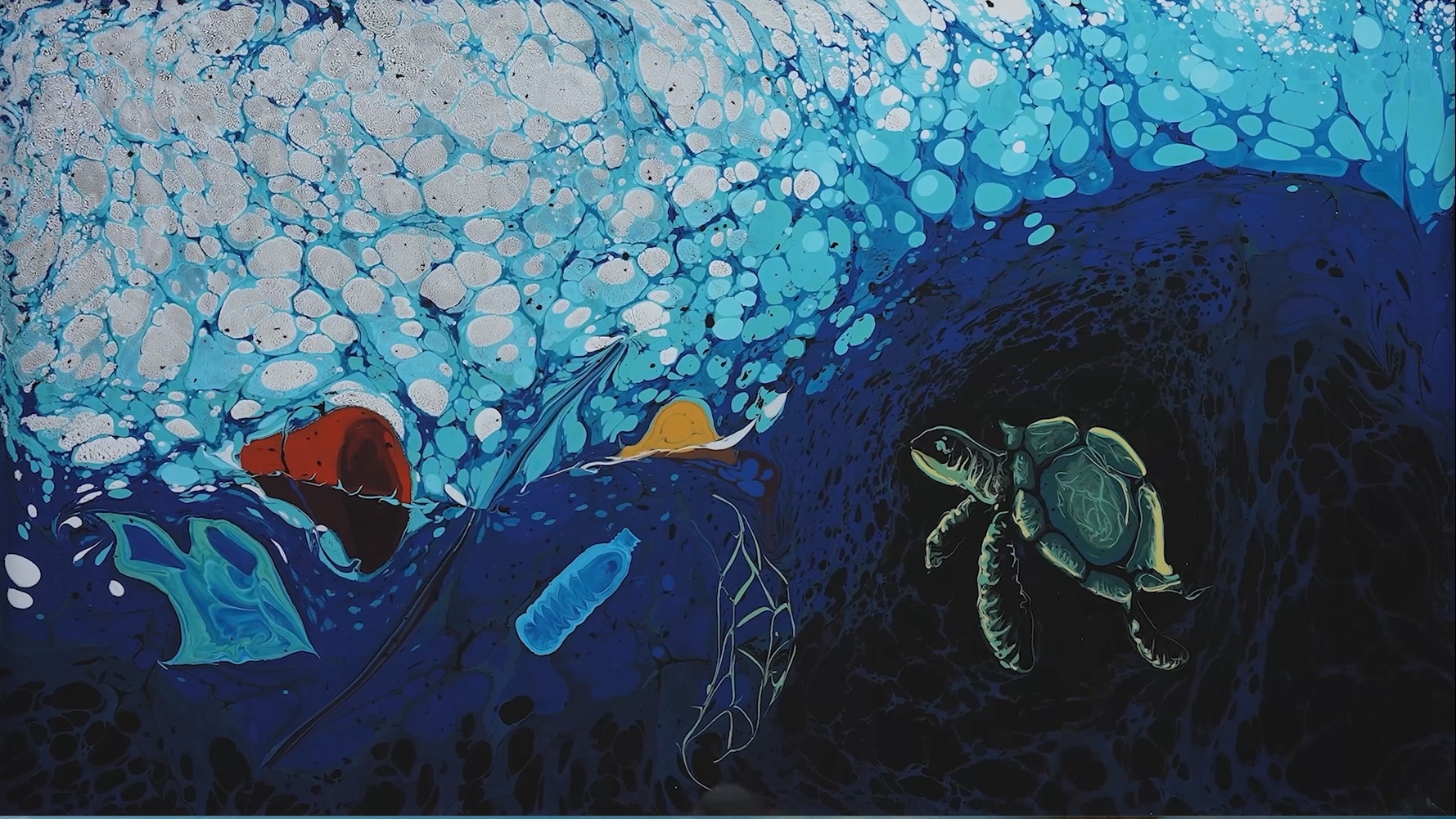 Geleneksel ebru sanatının sınırlarını zorlayan sanatçı Garip Ay, son eserinde estetik ifadeyi çevresel farkındalıkla birleştirerek dikkatleri üzerine çekiyor.