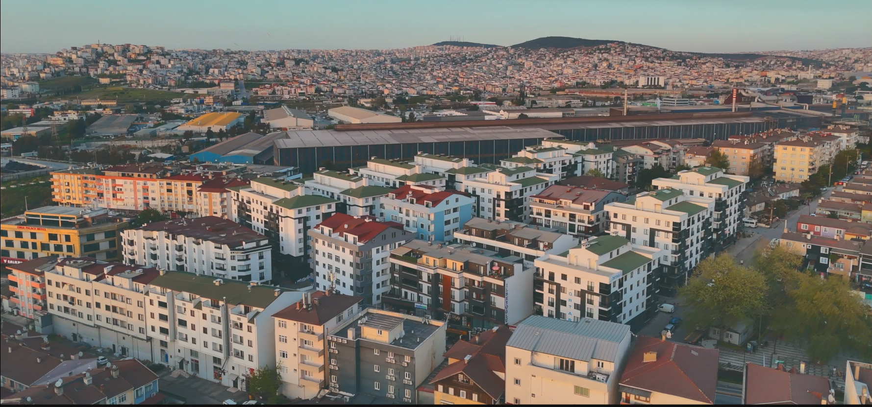 Kocaeli’nin hemen her ilçesinde bir kentsel dönüşüm projemizle şehrimizi afetlere hazırlıklı hale getiriyoruz.