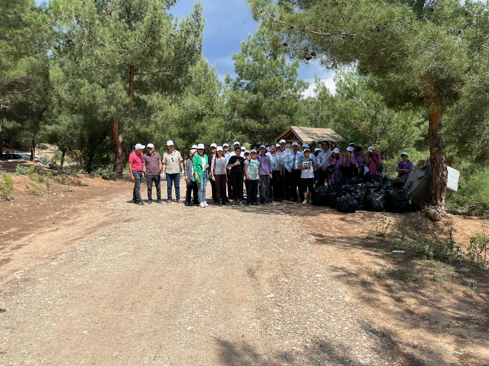 1-7  Haziran Türkiye Çevre Haftası Kapsamında Çevre Müfettişi Çocuklarımız ve Öğrencilerimiz ile Sivaslı İlçemizde Çevre Temizliği