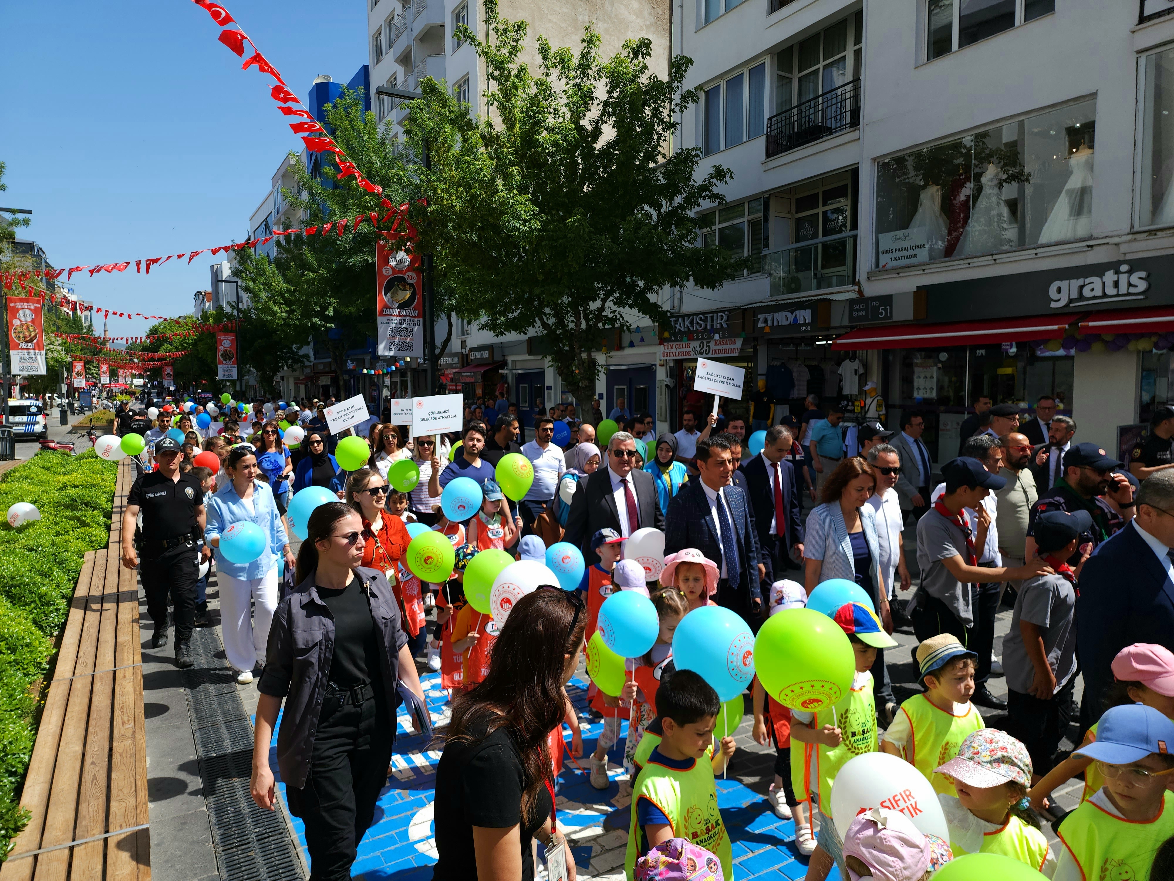 5-9 Haziran 2024 “Türkiye Çevre Haftası” Etkinlikleri – Atatürk ve Kurtuluş Anıtına Çelenk Sunma Töreni ve Çevre Yürüyüşü Etkinliği