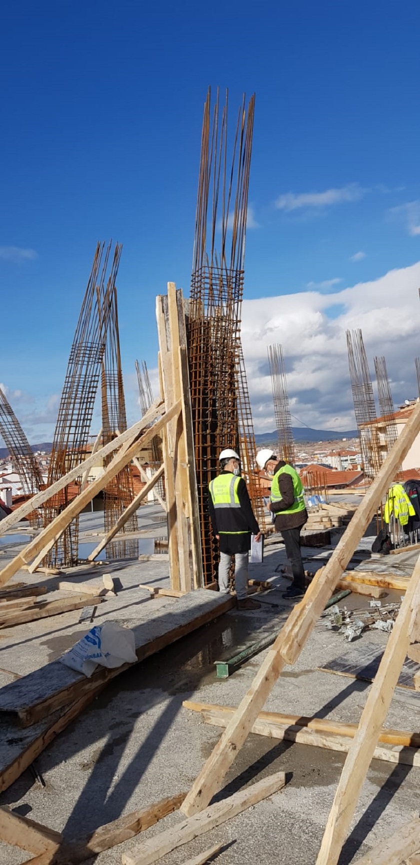 600 Öğrencili 20 Derslikli Yeni Merkez Nihat Dülgeroğlu Eğitim Binasının Yapılması İşinde İmalatlar Devam Etmektedir.