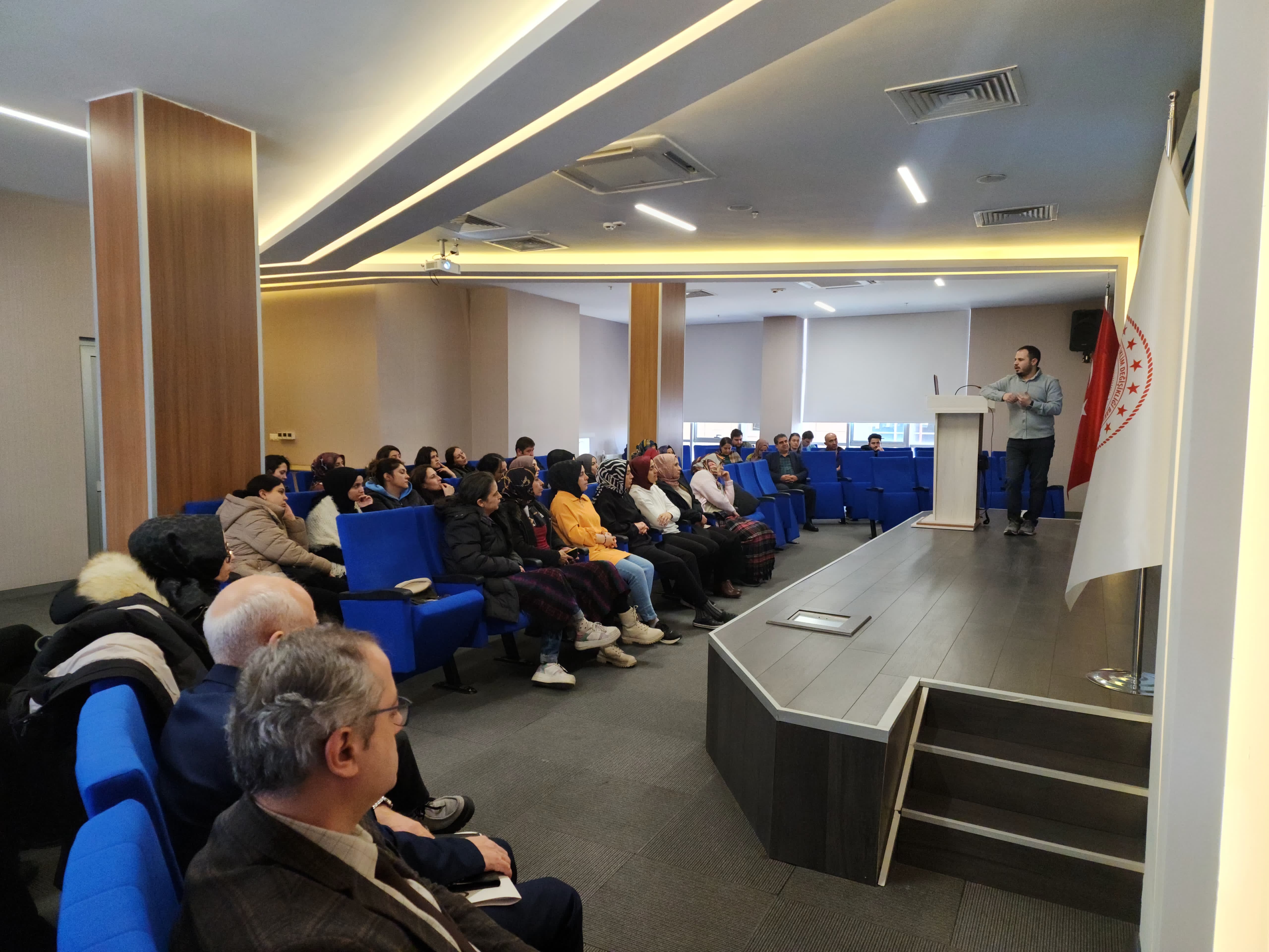 İl Müdürlüğümüz Personellerine Yönelik “Bağımlılıkla Mücadele” Konulu Eğitim Semineri Verilmiştir