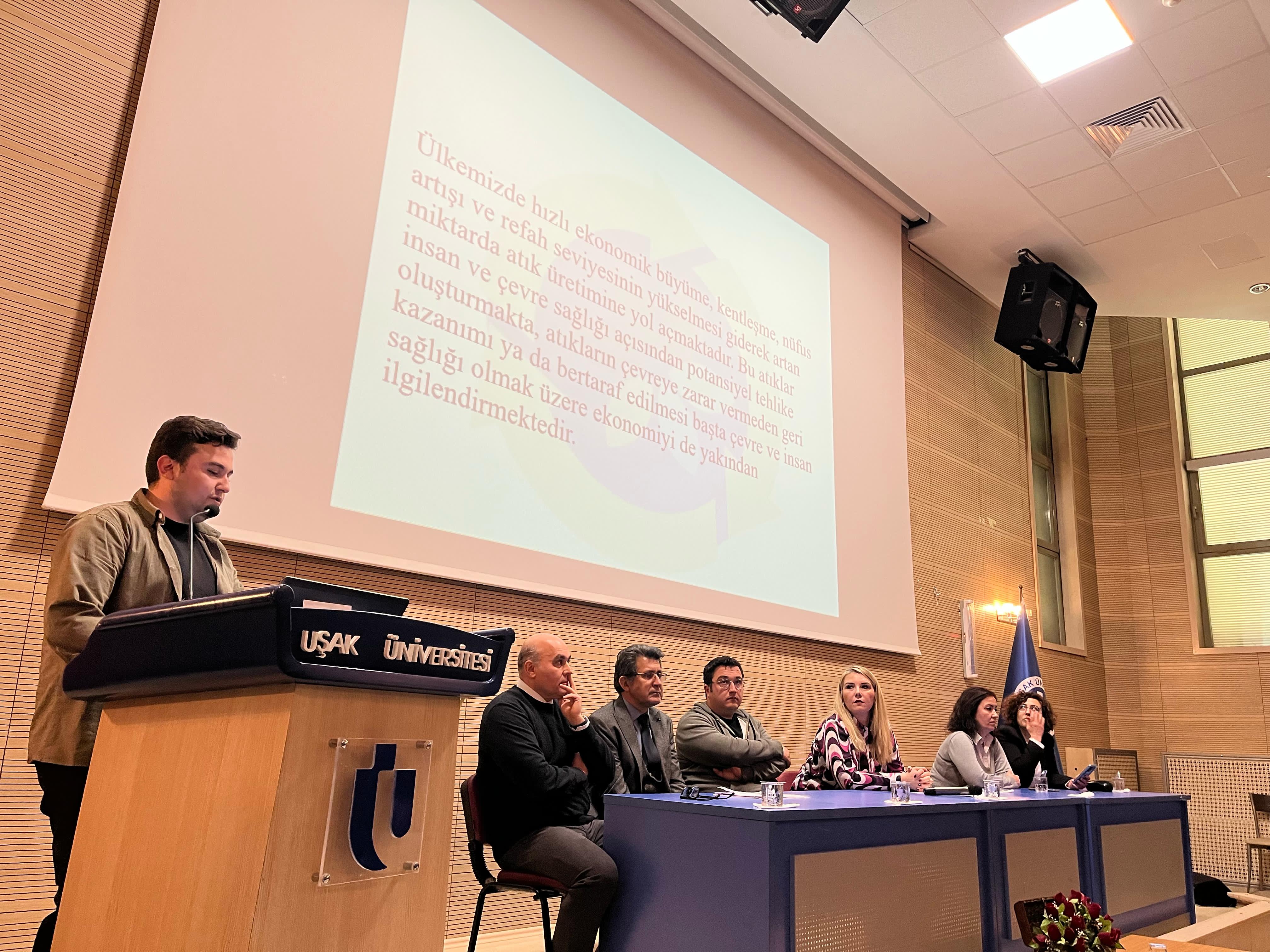 İl Müdürlüğümüz Çevre Yönetimi ve Denetimi Şube Müdürlüğü Personelince, 10 Nisan 2025 Perşembe Günü, Uşak Üniversitesi Tarafından Düzenlenen “Sıfır Atık “ Paneline, “İlimizde Sıfır Atık” Sunumuyla Katılım Sağlanmıştır.