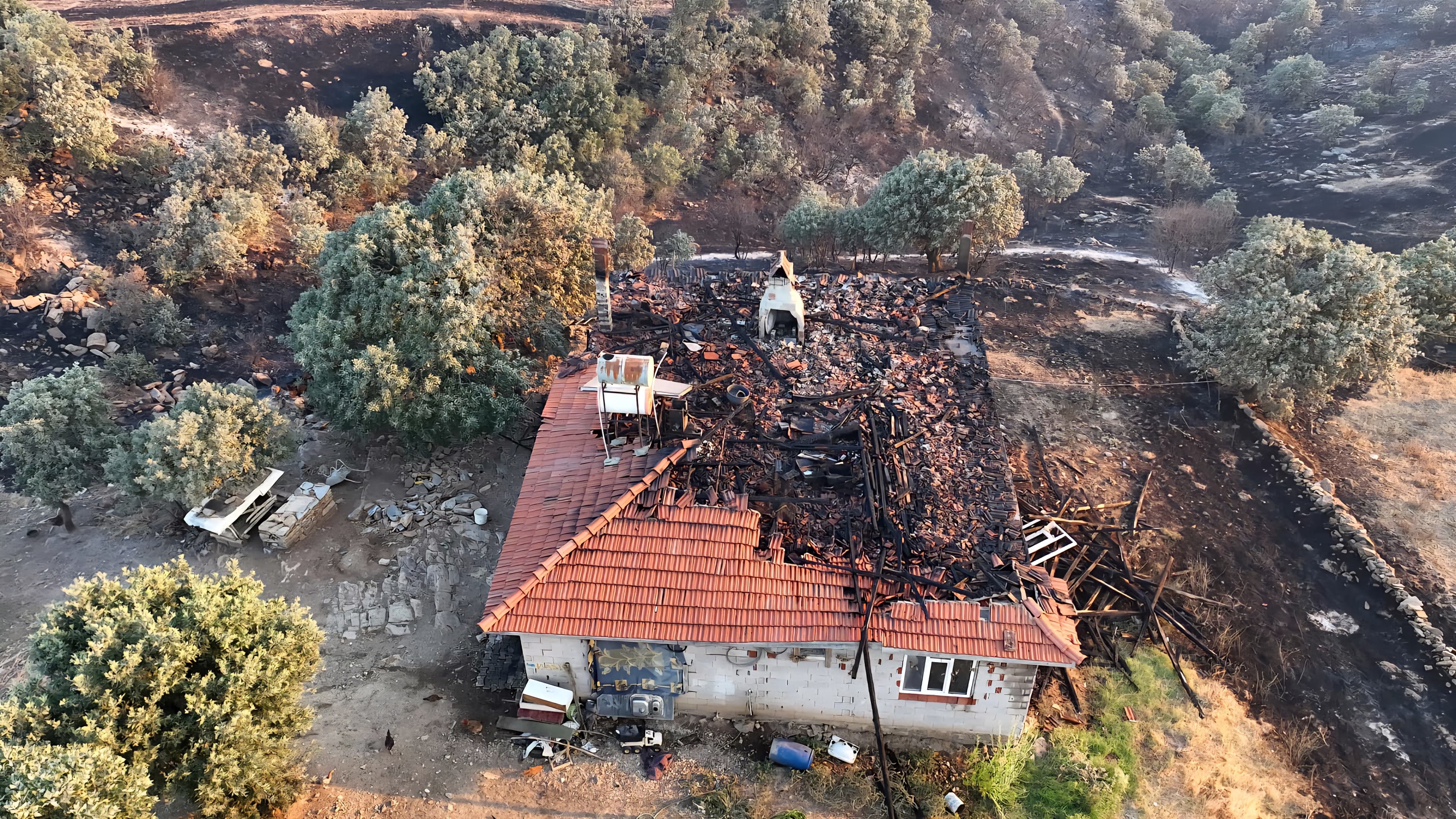 İlimiz, Sivaslı İlçesi, Ketenlik Köyü Civarında Meydana Gelen Yangında Zarar Gören Binalarda Hasar Tespit Çalışmaları Tamamlandı.