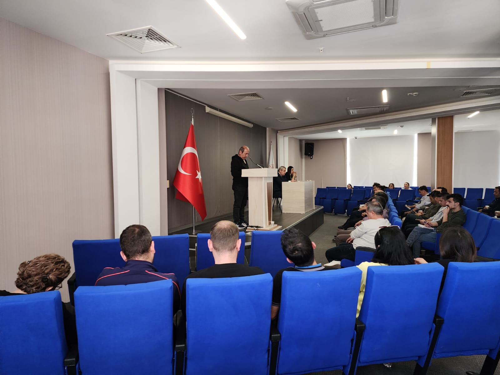 İlimizde Faaliyet Gösteren Çevre Danışmanlık Firmaları, Çevre Birimleri ve Çevre Görevlilerinin Katılımlarıyla, Çevre Mevzuatı ve Uygulamalarda Karşılaşılan Sorunlar ve Çözümünde Birlikte İlerlemenin Önemi İle İlgili Toplantı Gerçekleştirilmiştir.