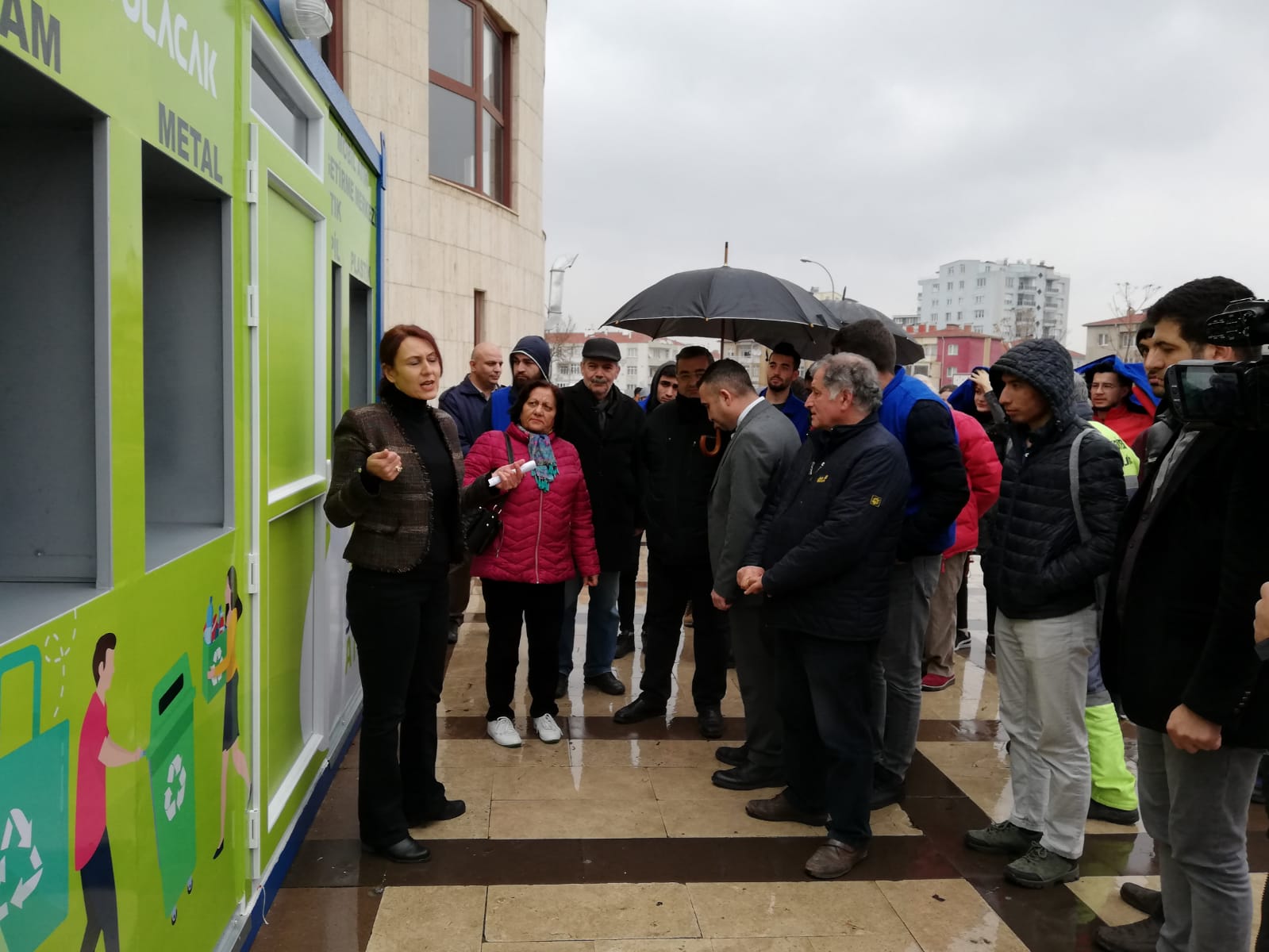 Uşak Belediye Başkanlığı Tarafından, Sıfır Atık Projesi Kapsamında, İlimiz – Merkez İlçede, Belirli Noktalarda, Mobil Atık Getirme Merkezleri Kurulmaya Başlanılmıştır.