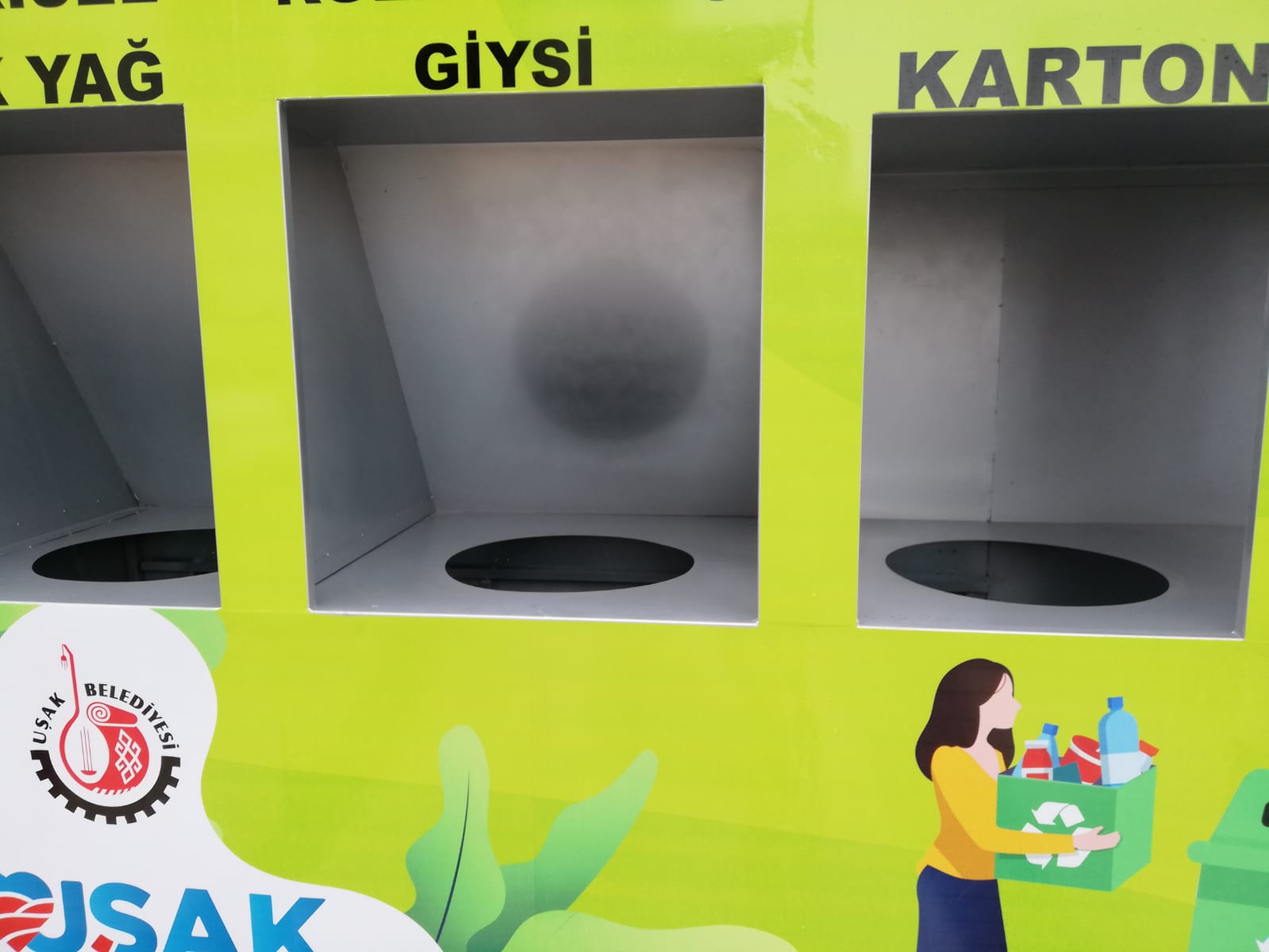 Uşak Belediye Başkanlığı Tarafından, Sıfır Atık Projesi Kapsamında, İlimiz – Merkez İlçede, Belirli Noktalarda, Mobil Atık Getirme Merkezleri Kurulmaya Başlanılmıştır.