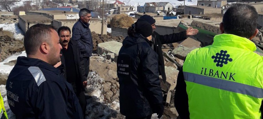 YAPI İŞLERİ GENEL MÜDÜRÜMÜZ DEPREM BÖLGESİNDE İNCELEMELERDE BULUNDU