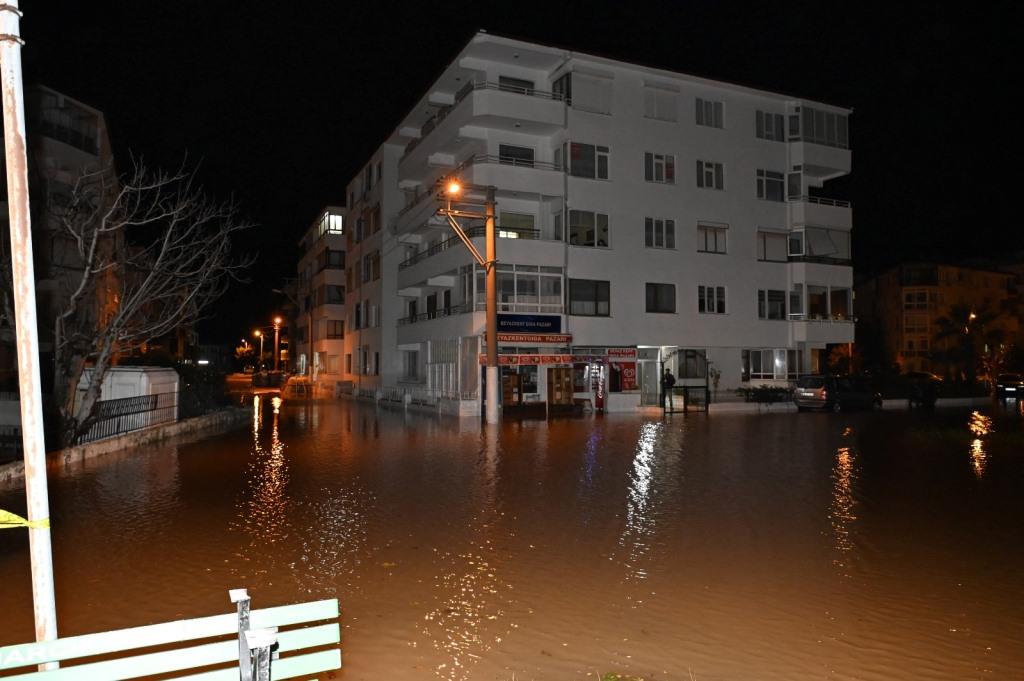 Kuvvetli Lodos Ve Oluşan Deniz Taşkınına İlişkin Hasar Tespit Çalışmaları Tamamlandı