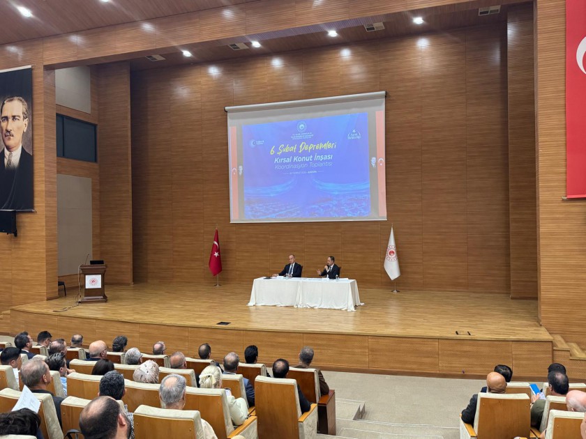 6 ŞUBAT DEPREMLERİ SONRASI KIRSAL BÖLGELERDE YÜRÜTÜLEN AFET KONUTU ÇALIŞMALARININ KOORDİNASYONU VE KIRSAL KONUTLARIN İNŞASI, BAKAN YARDIMCIMIZ SN. ÖMER BULUT'UN VE GENEL MÜDÜRÜMÜZ SN. MURAT ORAL’IN TEŞRİFLERİYLE ELE ALINDI.