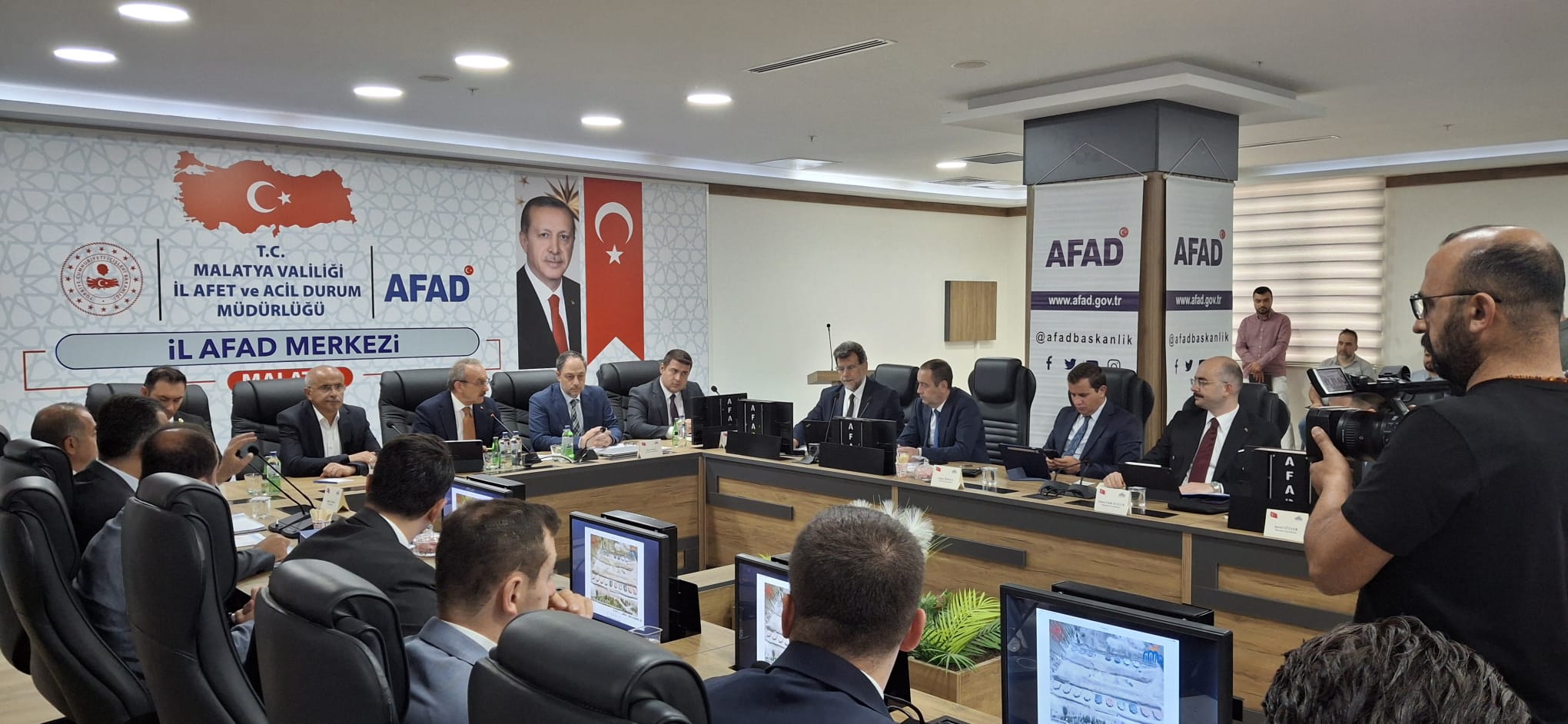 MALATYA'DA YAPIMI DEVAM EDEN KÖY EVLERİNE İLİŞKİN DEĞERLENDİRME TOPLANTISI GERÇEKLEŞTİRİLDİ