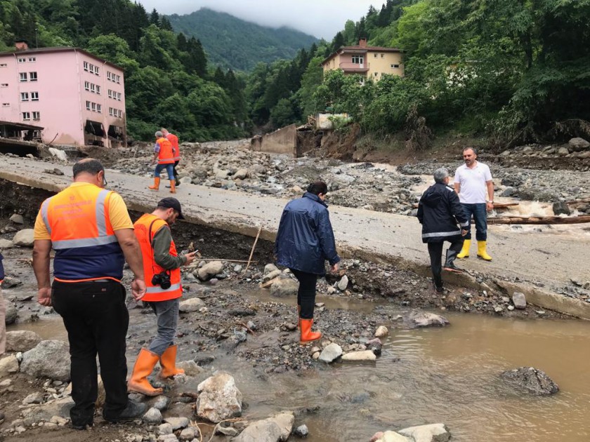 TRABZON İLİ ARAKLI İLÇESİNDE SEL FELAKETİNDEN ZARAR GÖREN YERLERDE İNCELEMELERDE BULUNULDU