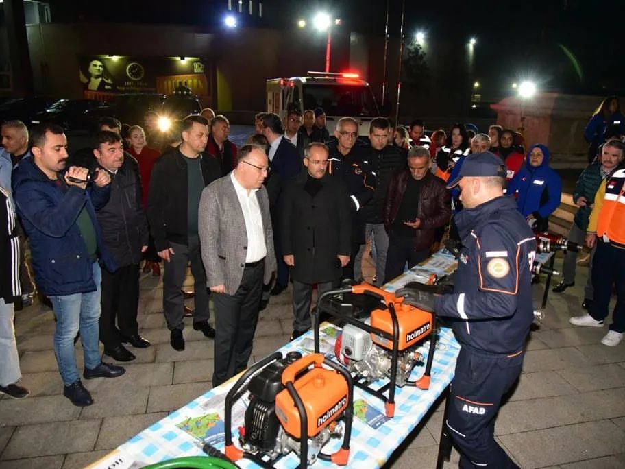 Tüm Türkiye' de , 81 İlde Eş Zamanlı Deprem  Tatbikatı