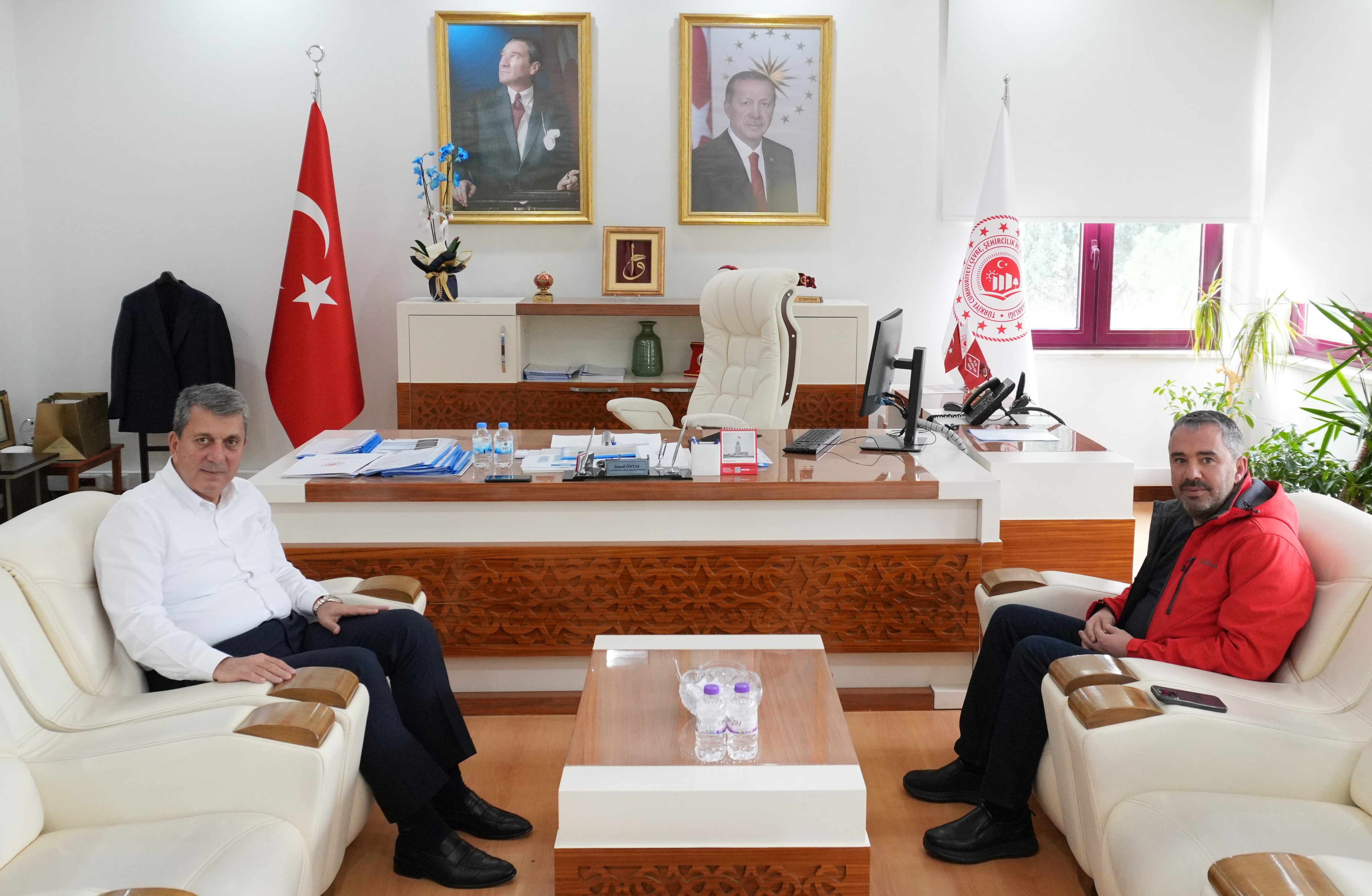 Pursaklar Belediye Başkanı Sayın Ertuğrul ÇETİN İl Müdürümüz Sayın İsmail ÖNTAŞ'ı makamında ziyaret ettiler.