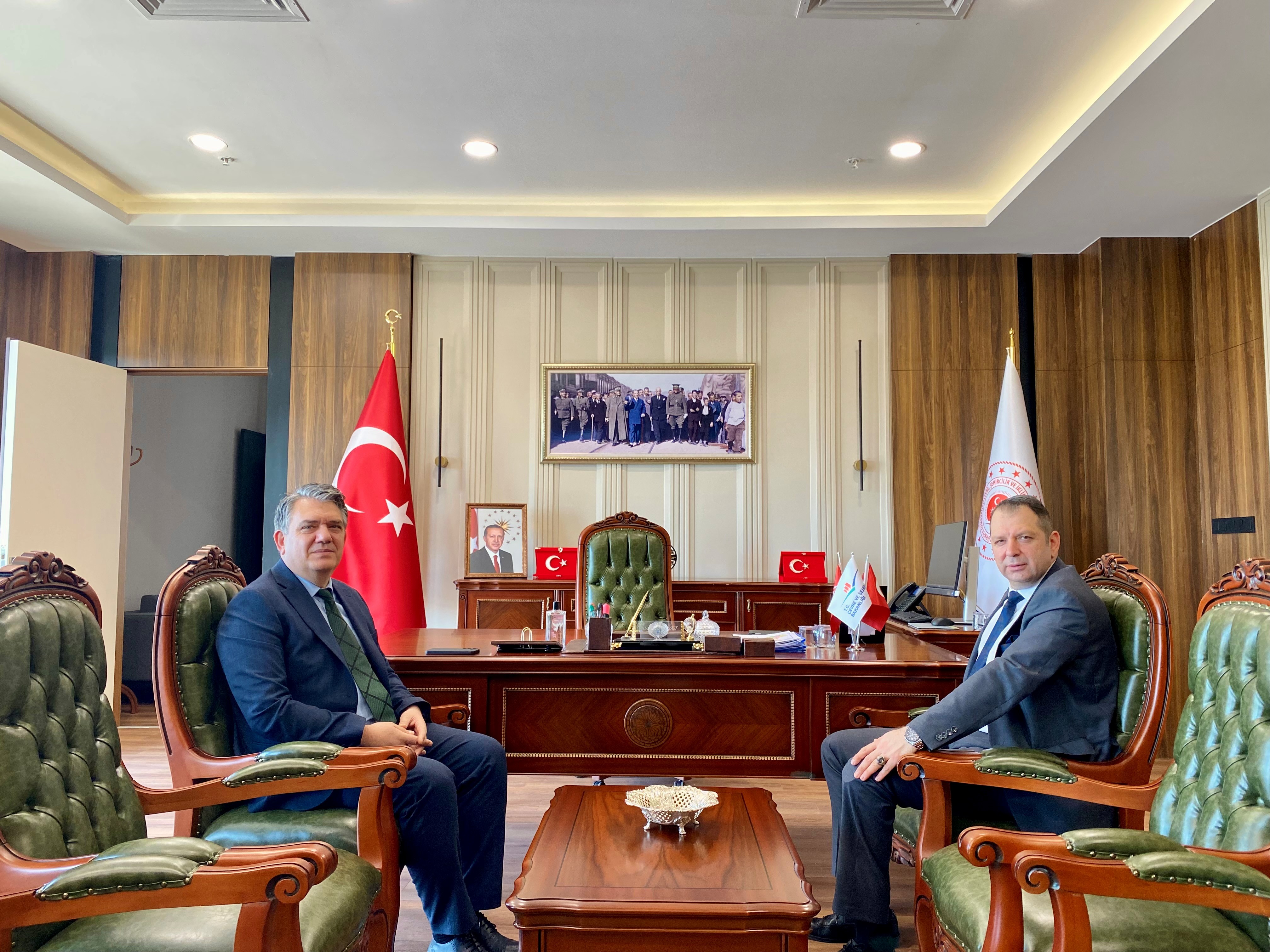 MTA Kuzeybatı Anadolu Bölge Müdürü Özgür ÖZGÜÇ İl Müdürümüz Oğuzhan KURT'a Hayırlı Olsun Ziyaretinde Bulundu.
