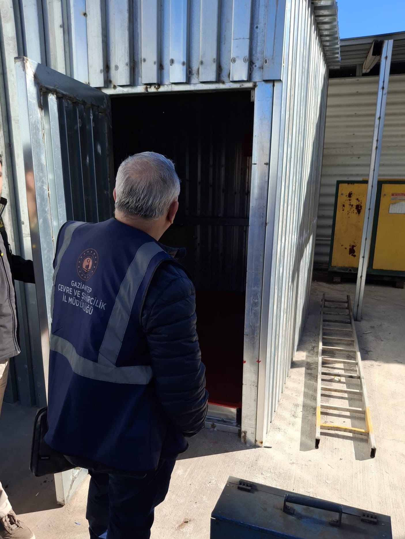 Çevre, İzin ve Lisans Yönetmeliği kapsamında ilimizde faaliyet gösteren tesislere denetimlerimiz devam etmektedir.