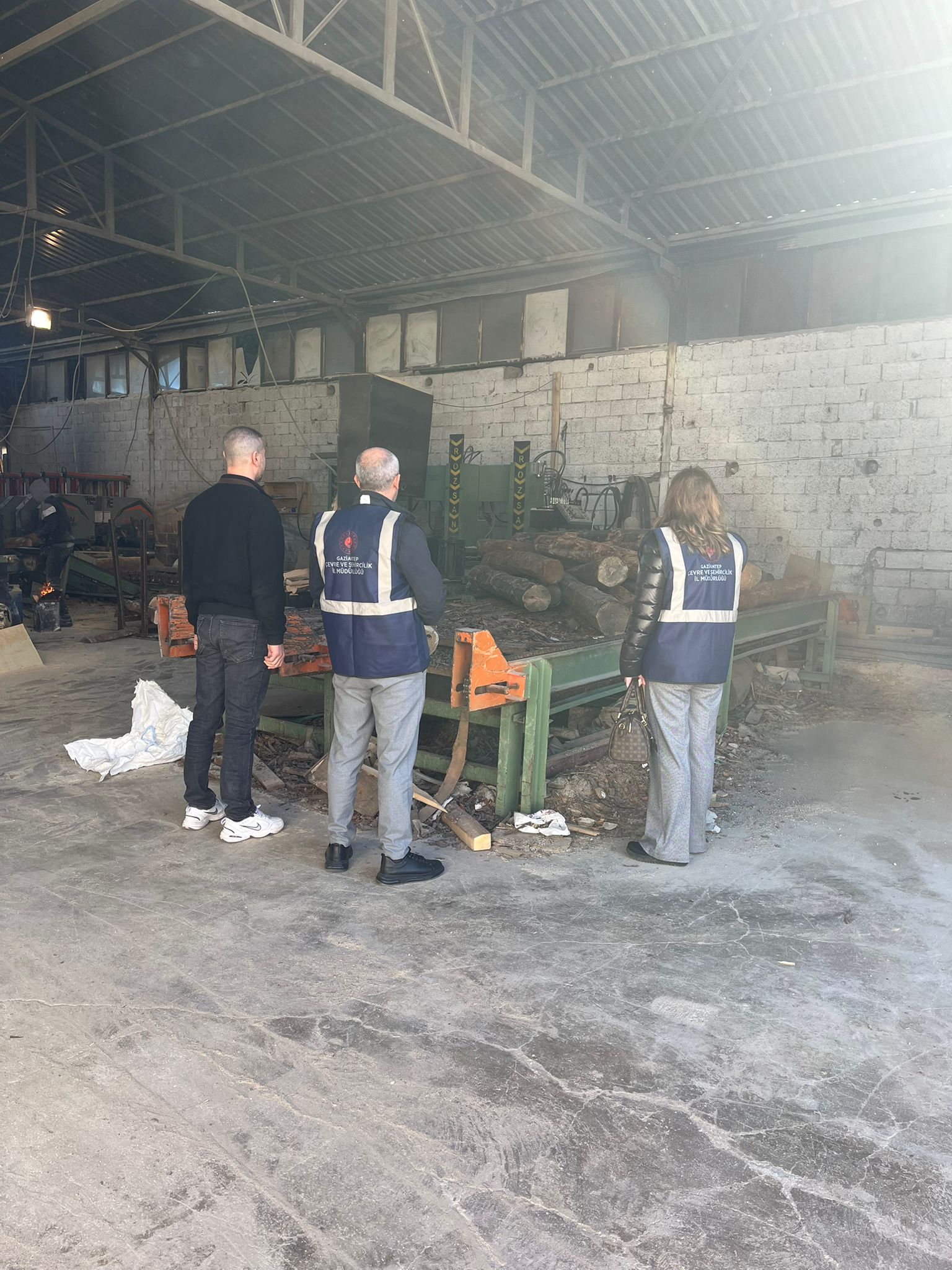 Çevre, İzin ve Lisans Yönetmeliği kapsamında ilimizde faaliyet gösteren tesislere denetimlerimiz devam etmektedir.