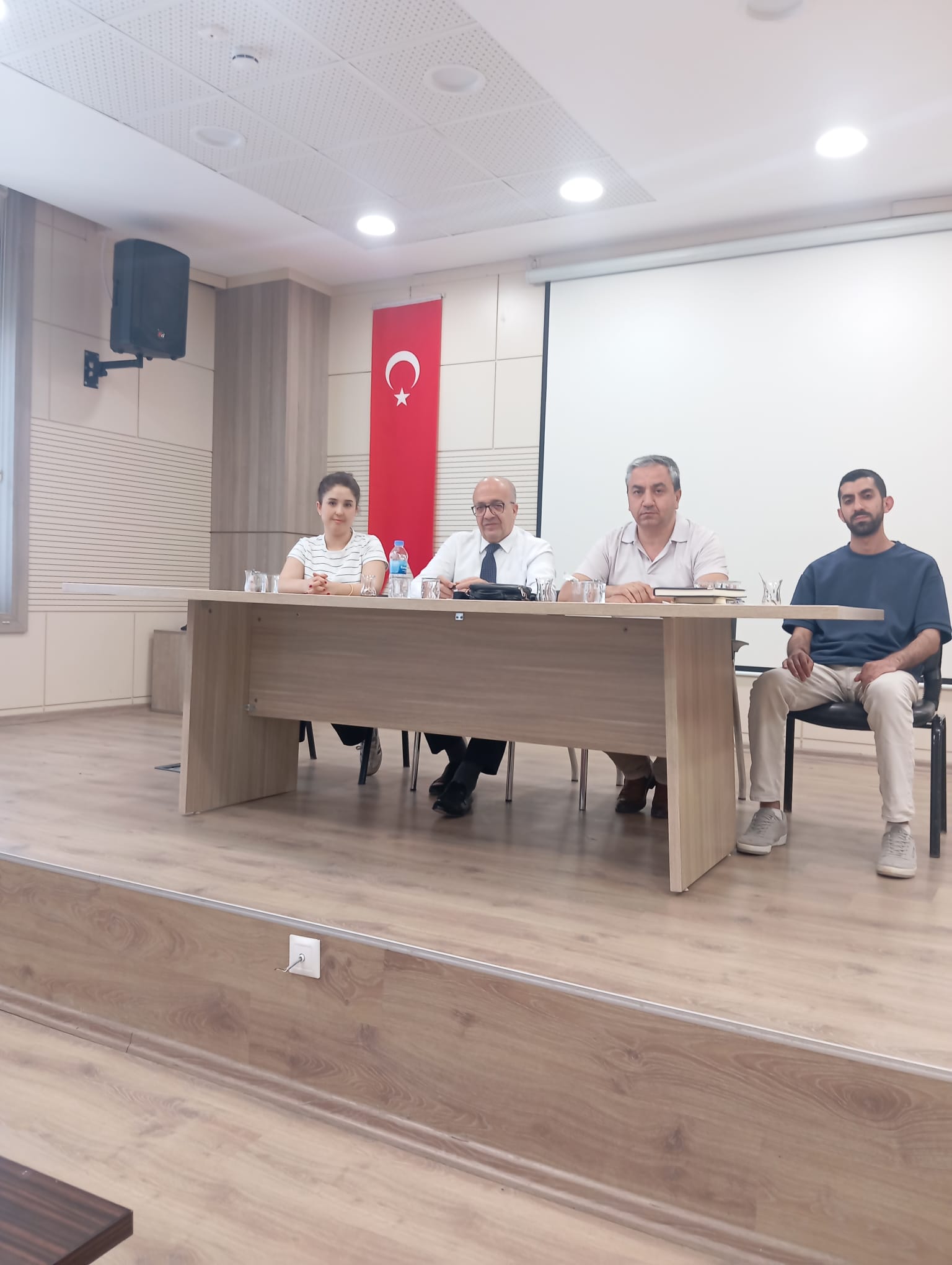 Karkamış ilçesi muhtarlar bilgilendirme toplantısı 18.06.2026 tarihinde saat 14.00'te yapılmıştır.