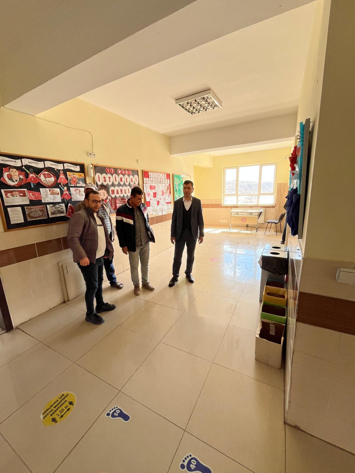 “Nevşehir Çevre, Şehircilik ve İklim Değişikliği İl Müdürlüğü denetim ekipleri, Nevşehir merkez ve ilçelerinde yürütülen rutin Sıfır Atık denetimlerine 06.04.2026 tarihi itibarıyla devam etmektedir.”