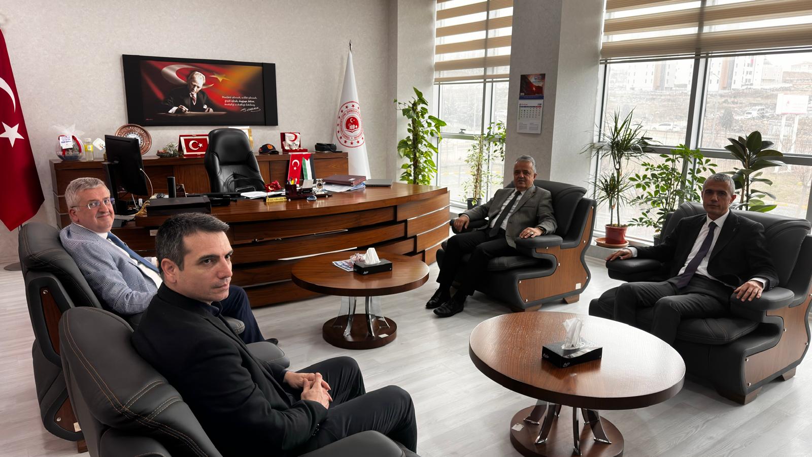 Tapu ve Kadastro 21.Bölge Müdürü Sn. Hamdi ERŞEN ve beraberindeki heyet İl Müdürlüğümüzü ziyaret ettiler.