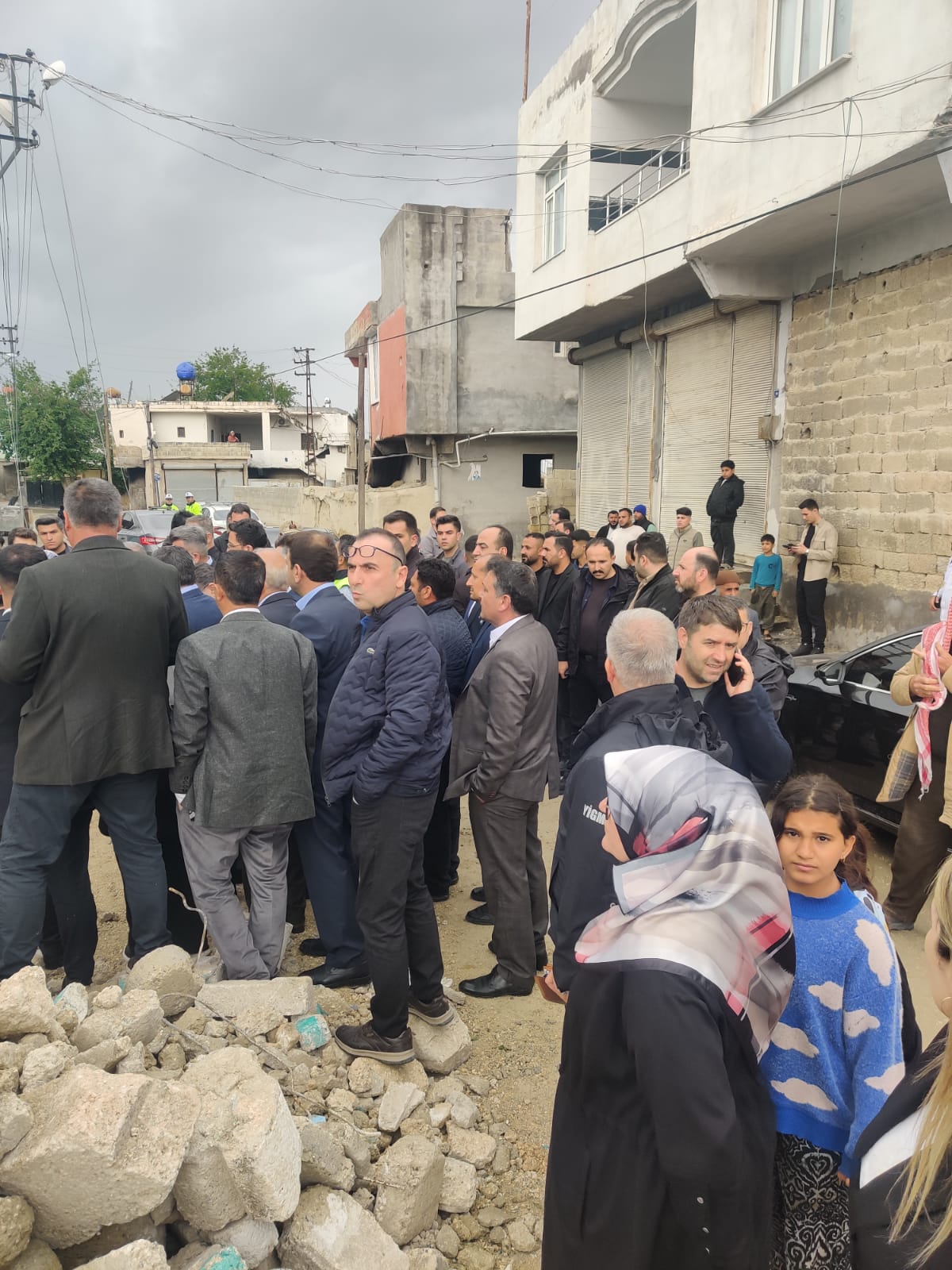 Birecik ve Viranşehir İlçelerimizde hasar gören yapılara yönelik hasar tespiti çalışmalarımız Sn.Valimiz başkanlığında İl Müdürlüğümüzce hız kesmeden sürdürülmektedir