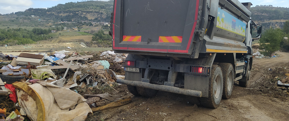 MERSİN’DE ORMANA ÇÖP DÖKEN BELEDİYEYE CEZA