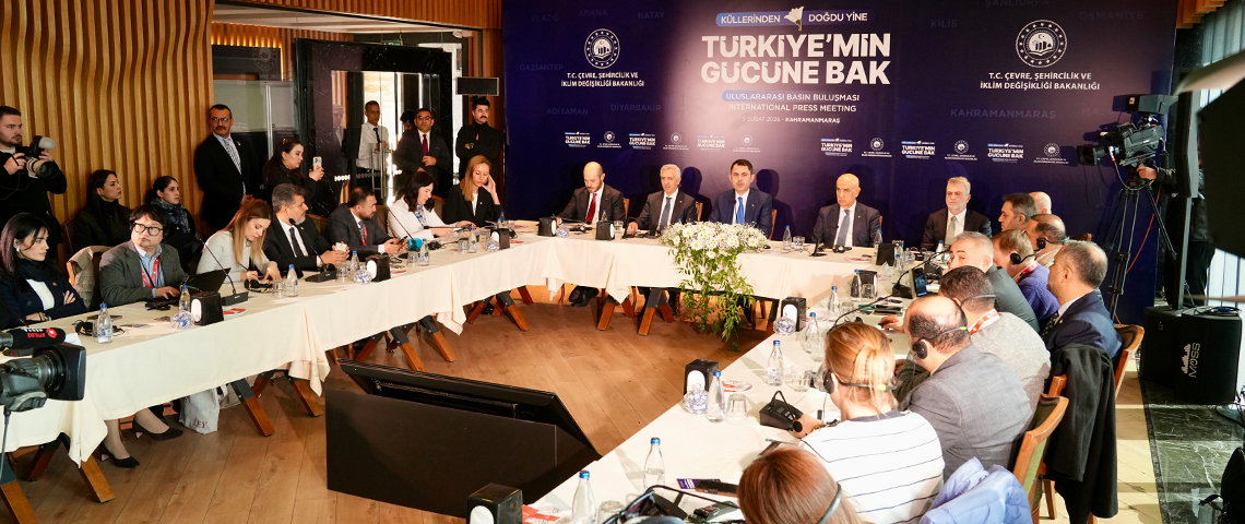 BAKAN KURUM, ASRIN İNŞA SEFERBERLİĞİ’Nİ YABANCI BASIN TEMSİLCİLERİNE ANLATTI