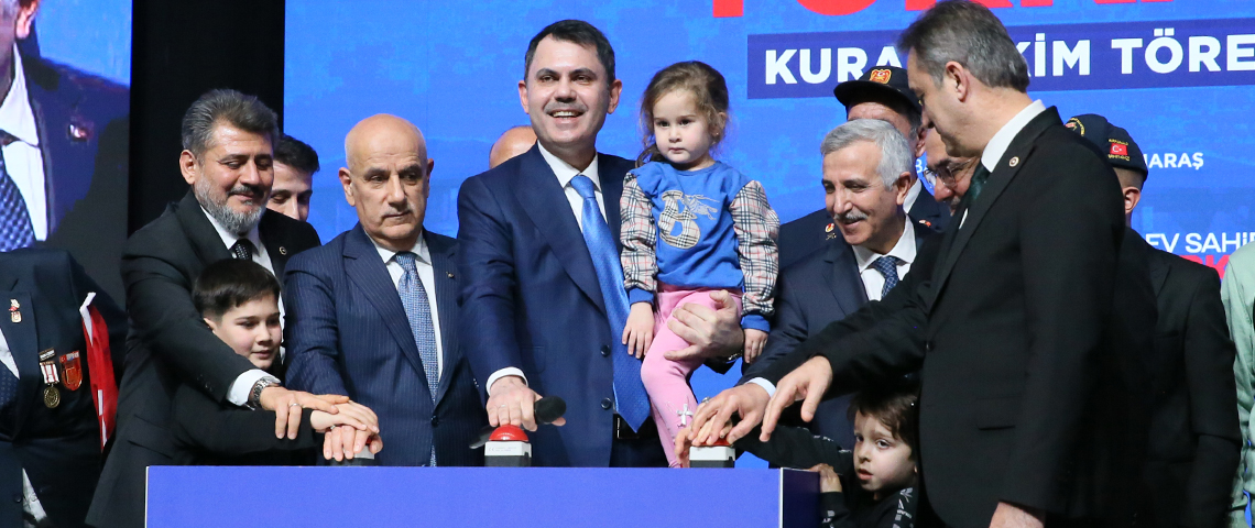 “AFET KONUTLARI BUGÜNE KADAR NASIL FAİZSİZ, SABİT FİYATLA ÖDENDİYSE YİNE ÖYLE ÖDENECEK”