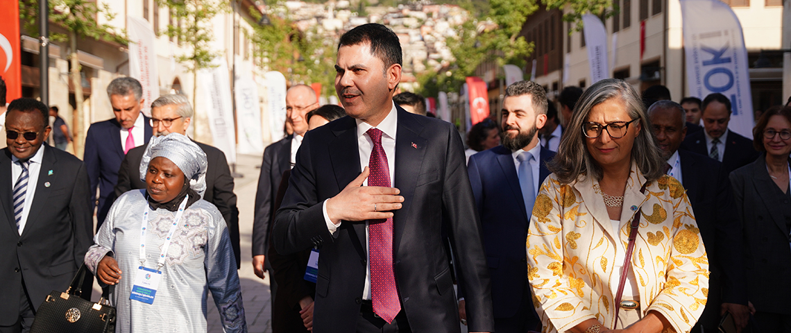 BAKAN KURUM, MEVKİDAŞLARINA ASRIN İNŞA SEFERBERLİĞİ’Nİ HATAY SOKAKLARINDA ANLATTI