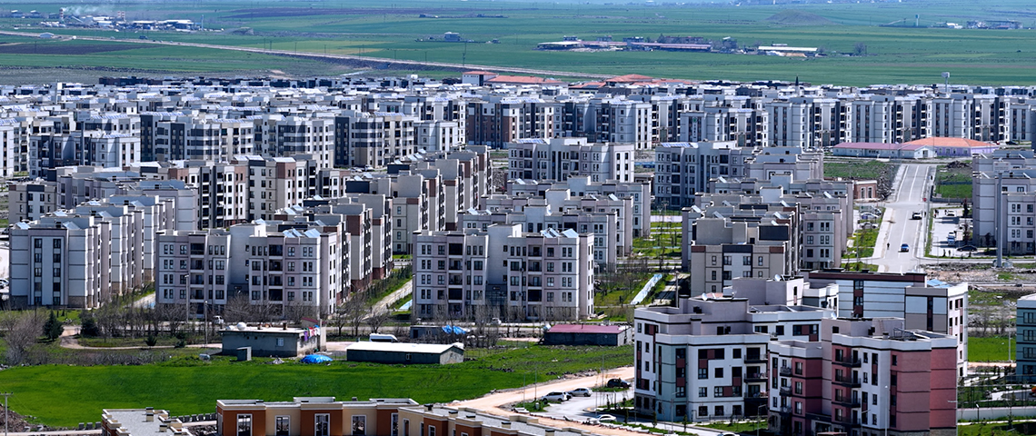 AFET KONUTLARININ ÖDEME KOLAYLIĞI DEPREMZEDE VATANDAŞLARI MEMNUN ETTİ