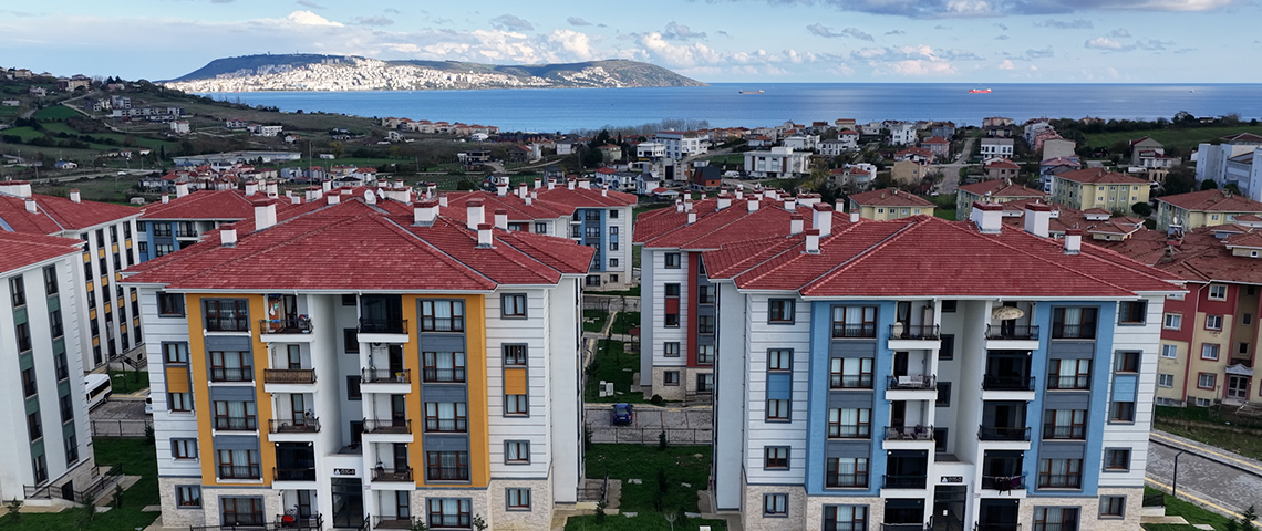 BAKAN KURUM'DAN SOSYAL KONUT PAYLAŞIMI