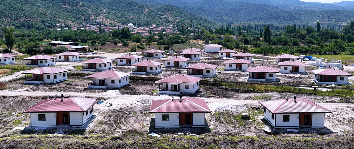 SINDIRGI AFET KONUTLARI HIZLA TAMAMLANIYOR