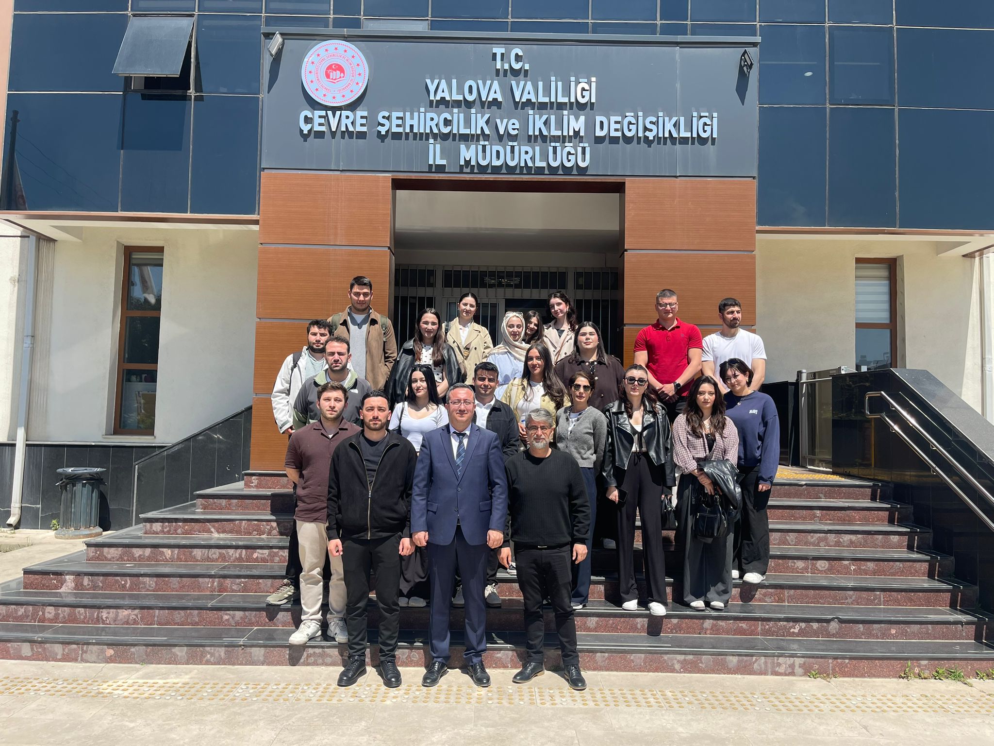 YALOVA ÜNİVERSİTESİ ÖĞRENCİLERİNDEN İL MÜDÜRÜMÜZE ZİYARET