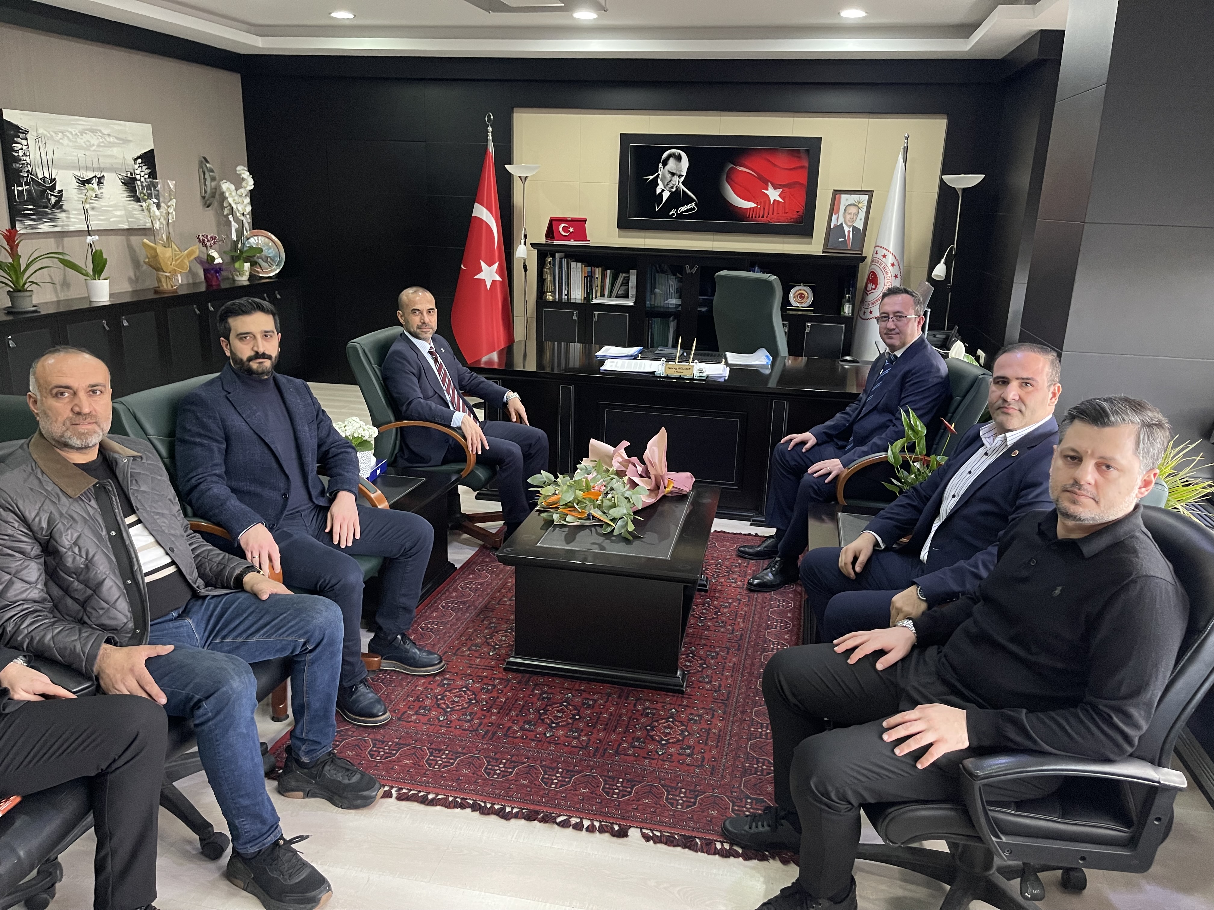 Yalova AK Parti İl Başkanı Umut GÜÇLÜ ve İl Yönetimi Kurulu Üyeleri , İl Müdürümüz Tuncay MÜLAYIM’a hayırlı olsun ziyaretinde bulundular.