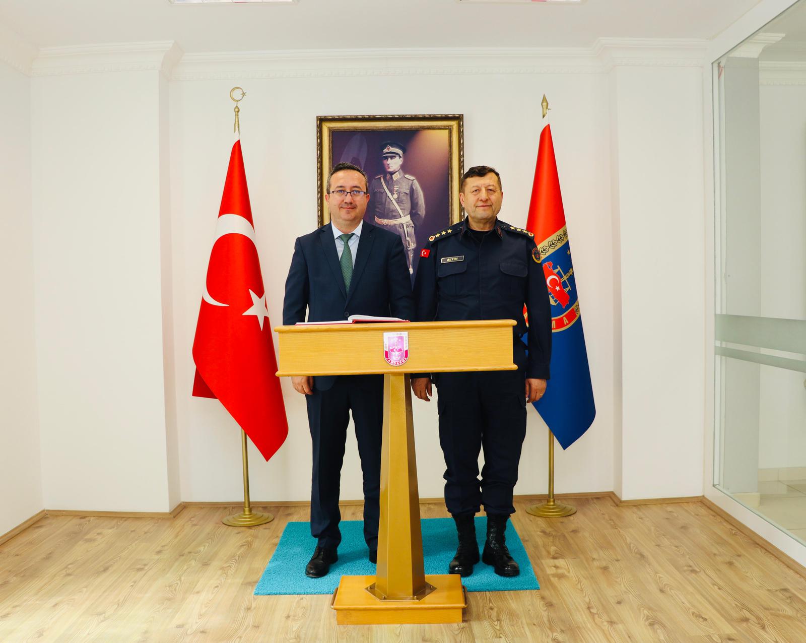 İl Müdürümüz Tuncay MÜLAYIM, İl Jandarma Komutanımız Jandarma Albay Ercan ALTIN ile bir araya gelerek Kurumumuzca yürütülen iş ve işlemler ile ilgili istişarede bulundular.